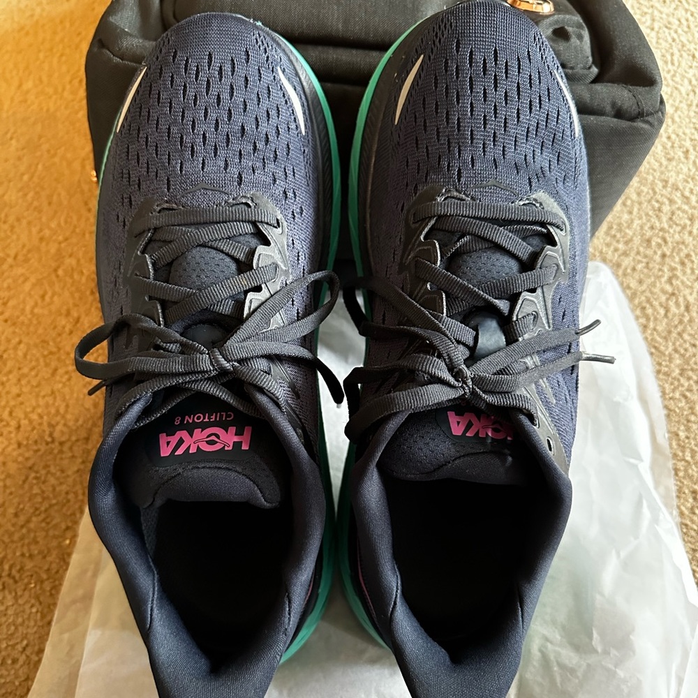 Hoka Women’s Clifton 8 - Size 9.5 WIDE
